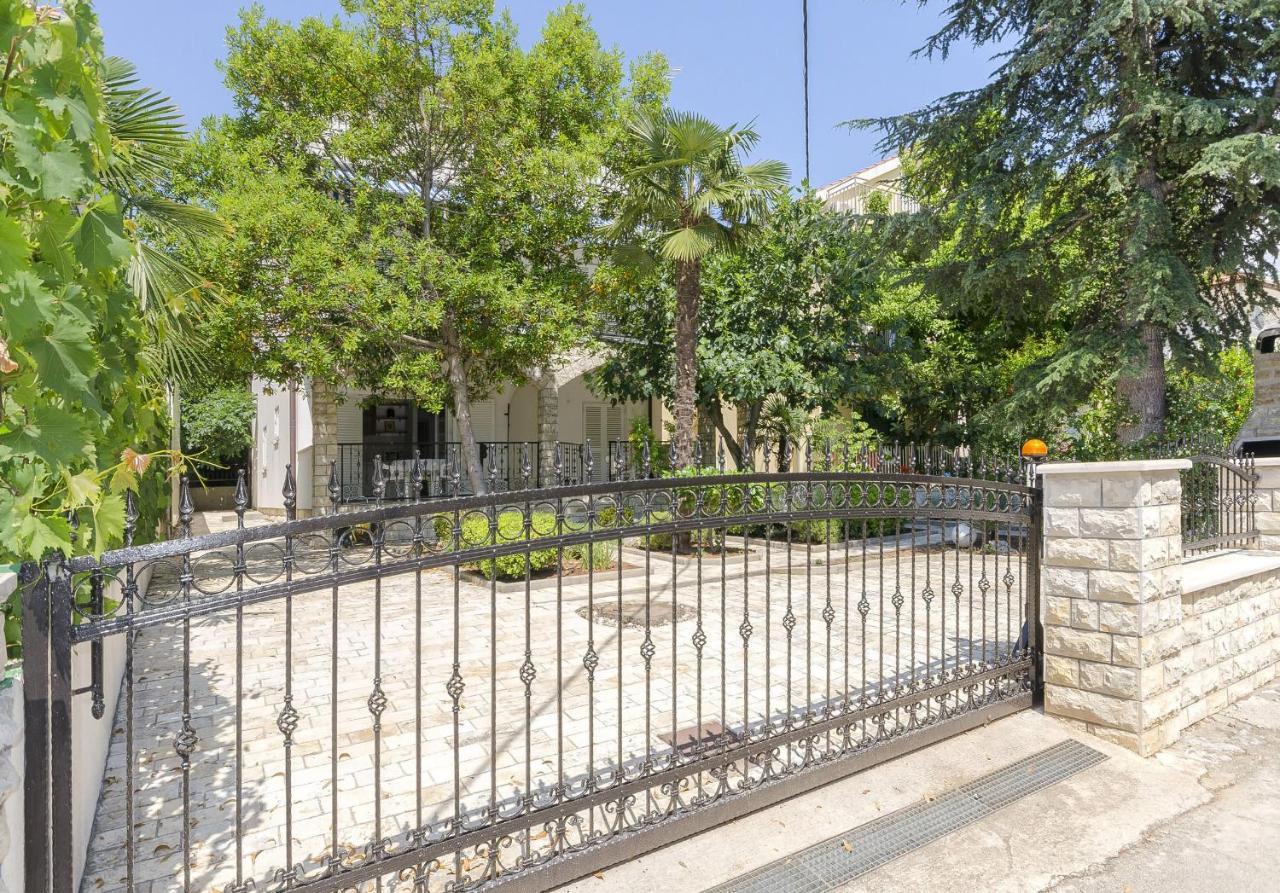 Apartments Karolina Водице Екстер'єр фото