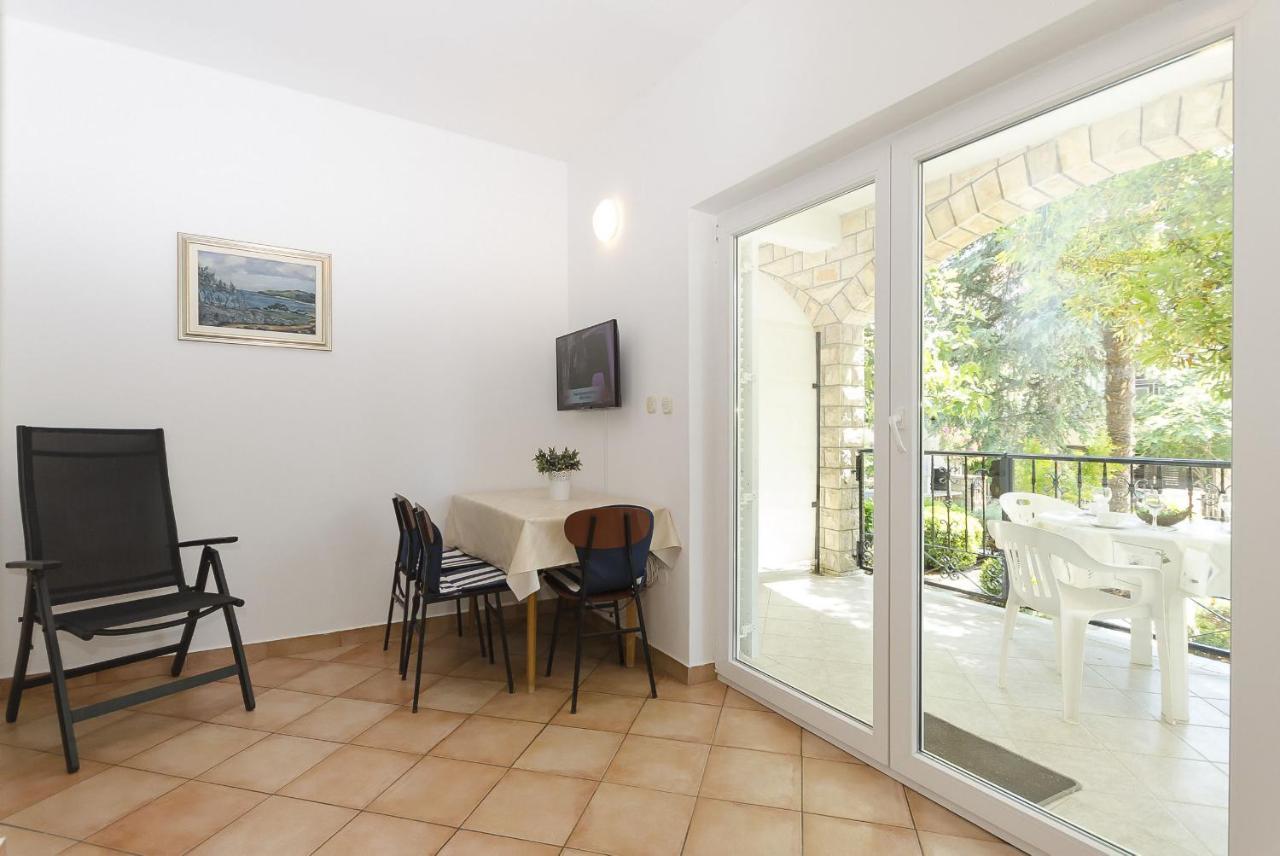 Apartments Karolina Водице Екстер'єр фото