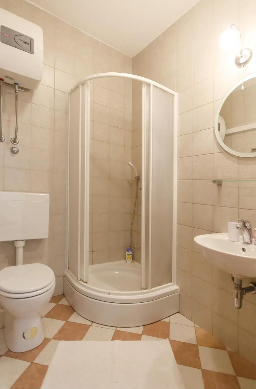 Apartments Karolina Водице Екстер'єр фото
