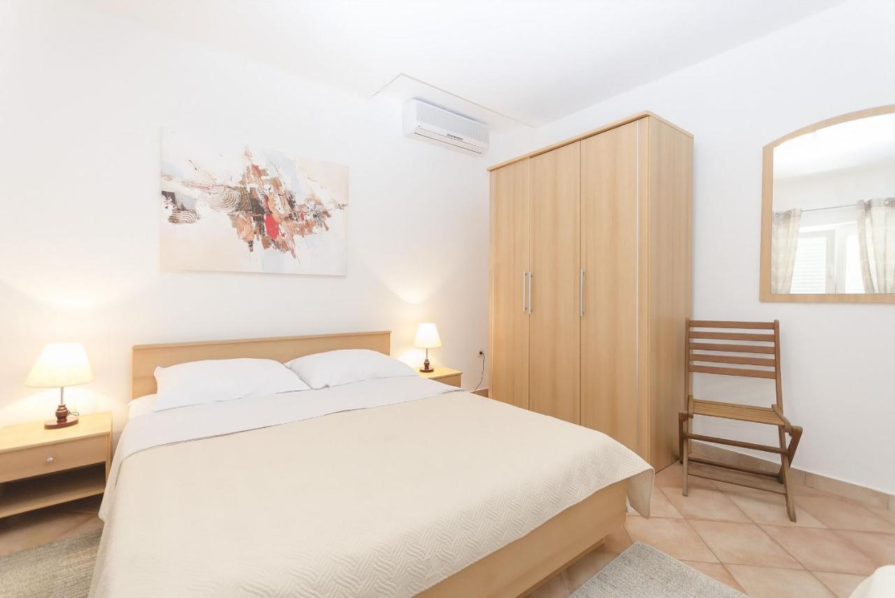 Apartments Karolina Водице Екстер'єр фото