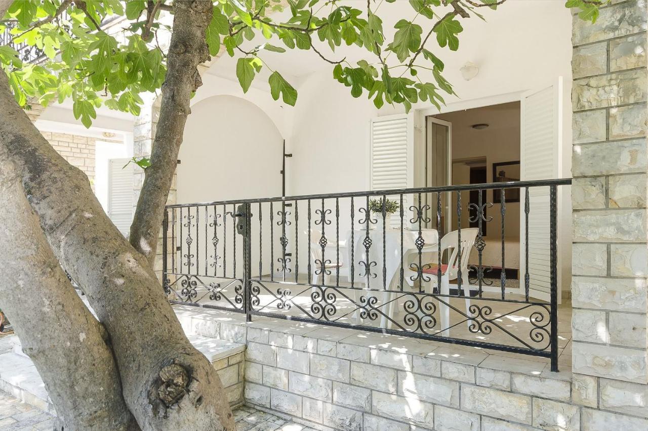 Apartments Karolina Водице Екстер'єр фото