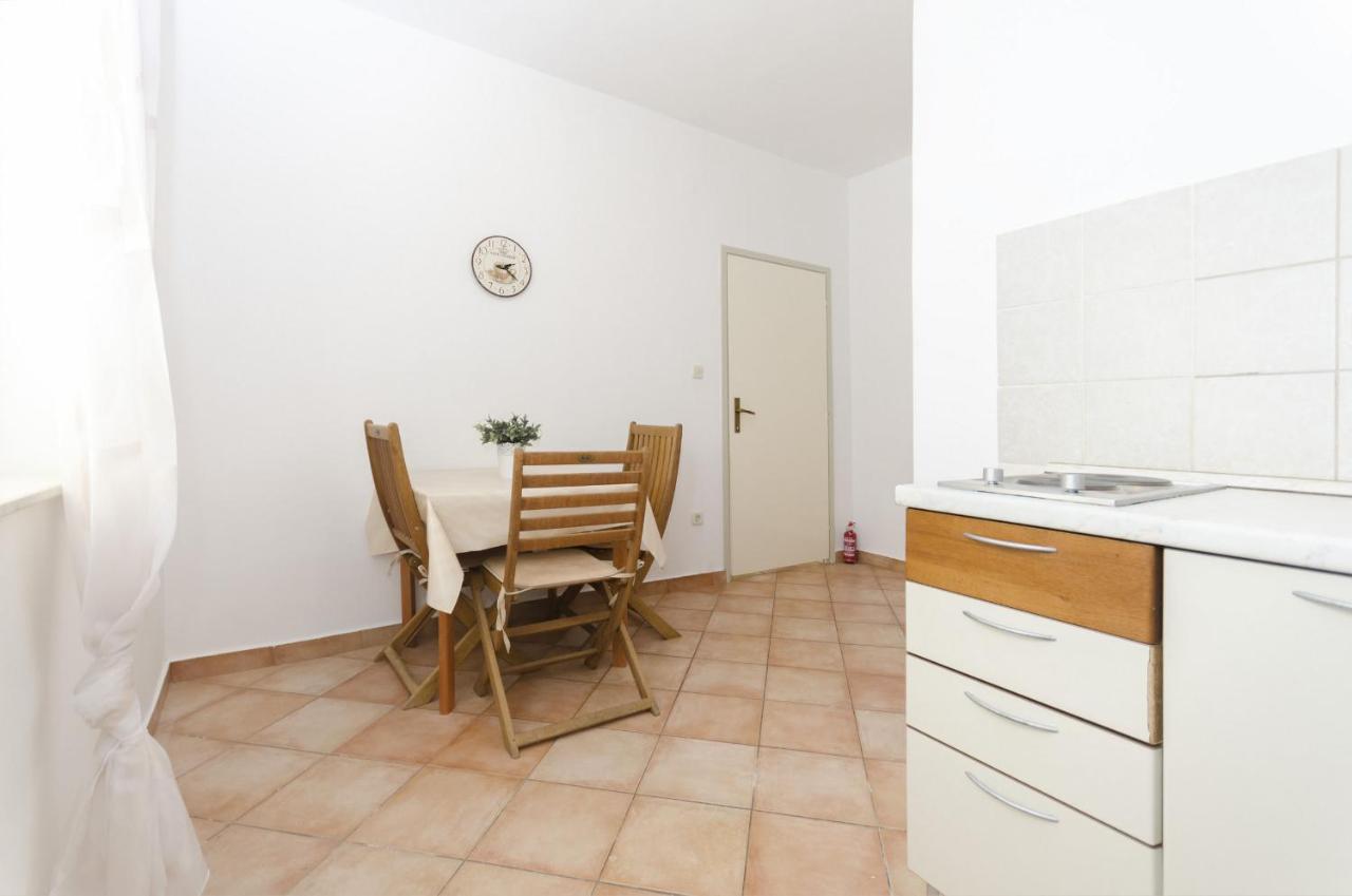 Apartments Karolina Водице Екстер'єр фото