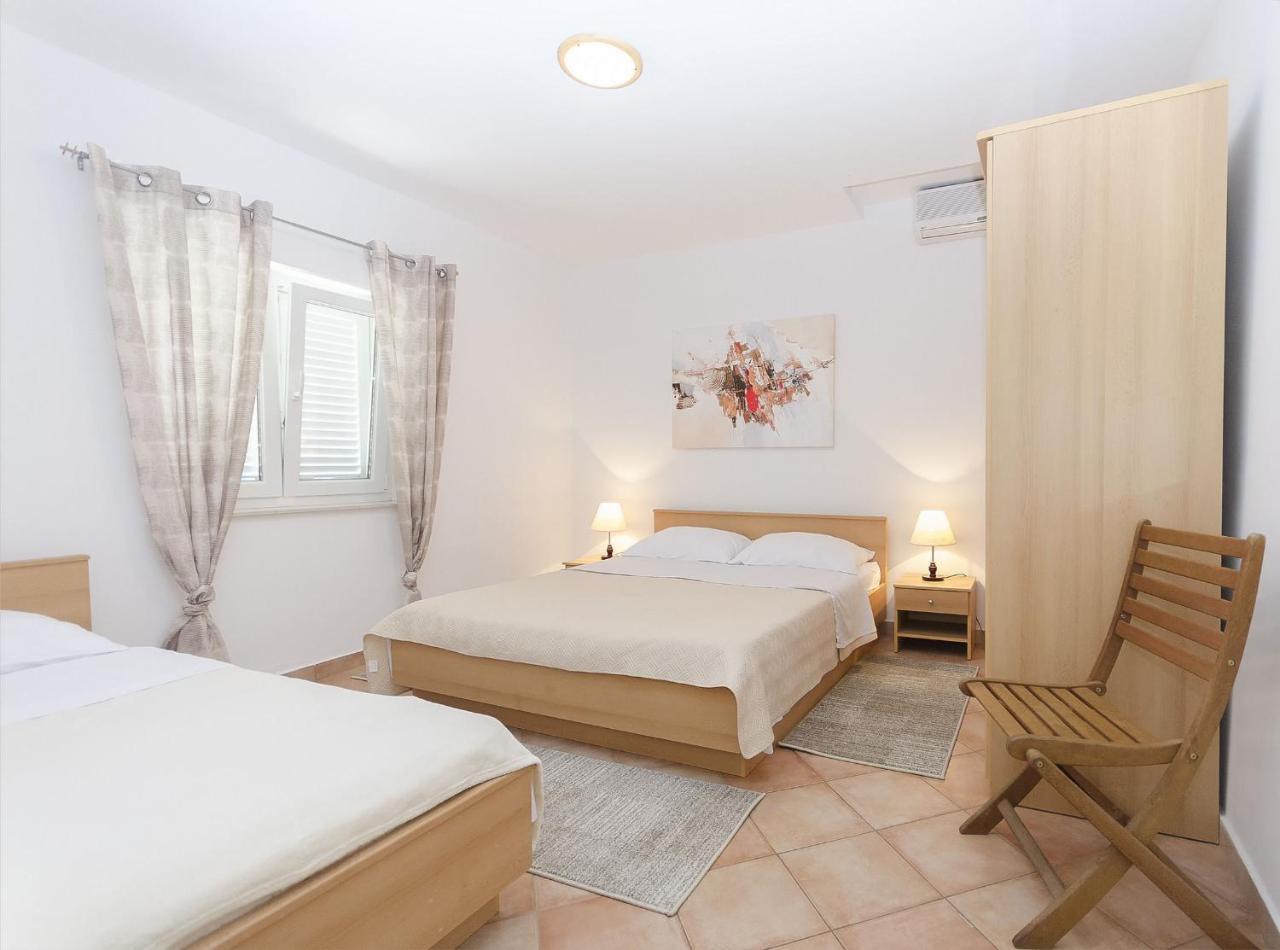 Apartments Karolina Водице Екстер'єр фото