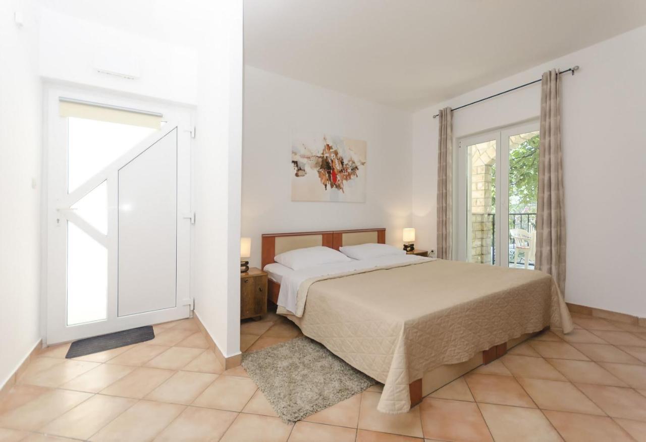 Apartments Karolina Водице Екстер'єр фото