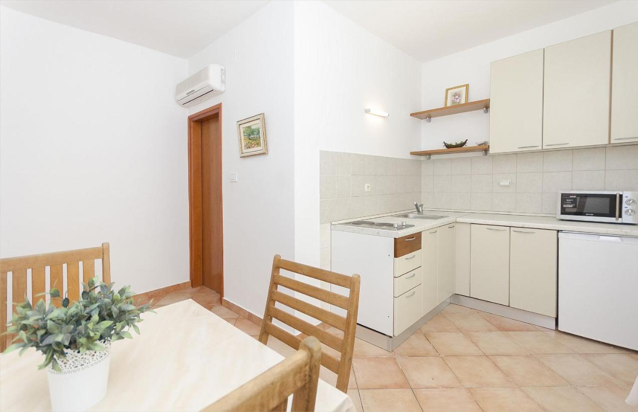 Apartments Karolina Водице Екстер'єр фото