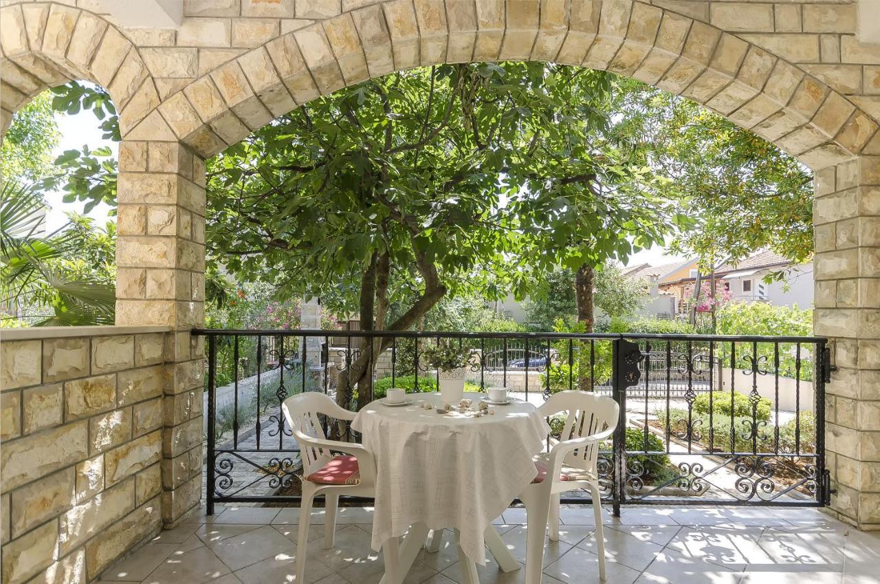 Apartments Karolina Водице Екстер'єр фото