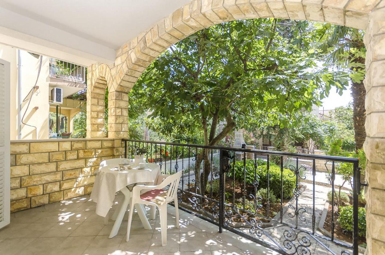 Apartments Karolina Водице Екстер'єр фото